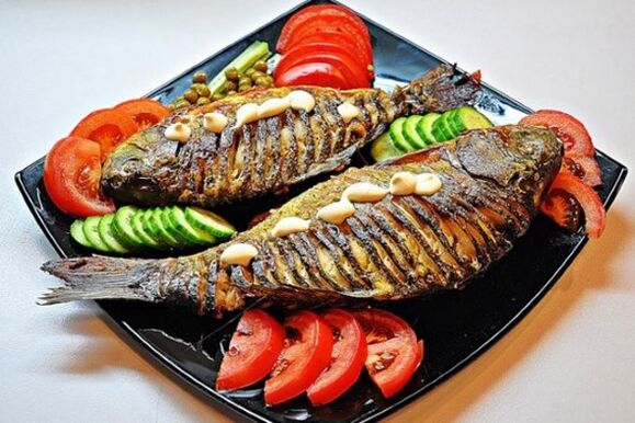 Следвайки японската диета, можете да готвите риба, изпечена със зеленчуци